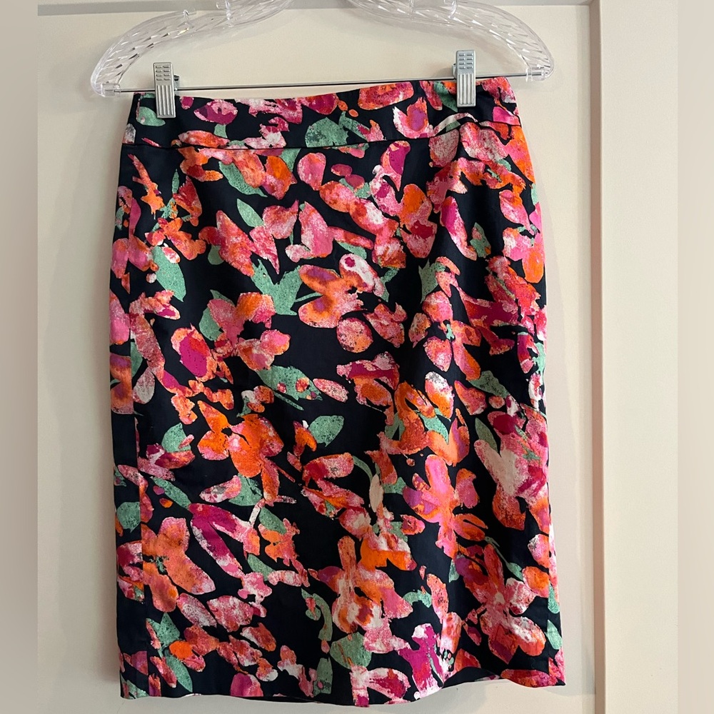Ann Taylor Floral Pencil Skirt (Size 2)